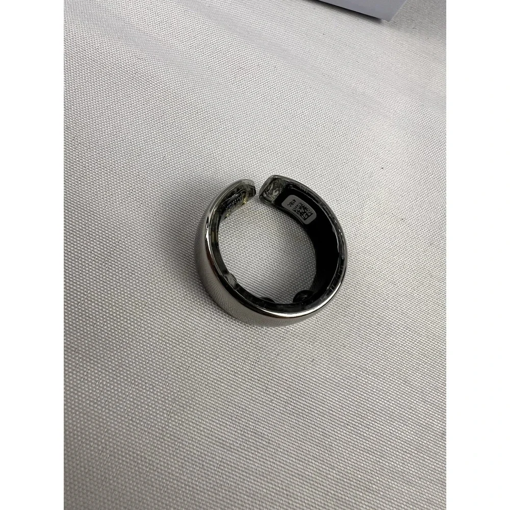 Movano Evie Smart Ring Health Tracker Silver Size 8 Unisex New Open Box Charger